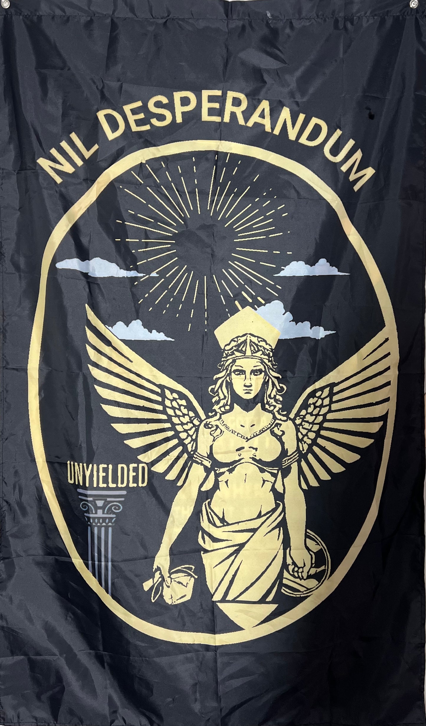 -UNYIELDED- Never Despair Flag